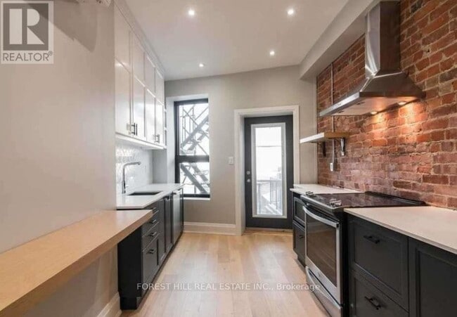 1216 Dundas St W in Toronto, ON - Building Photo - Building Photo