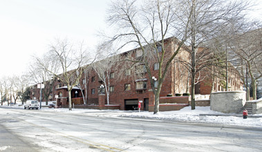 Courtyard Square Condominums in Milwaukee, WI - Building Photo - Building Photo