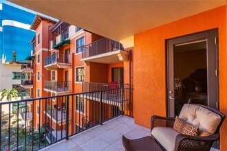 100 Andalusia Ave, Unit 609 in Coral Gables, FL - Building Photo - Building Photo