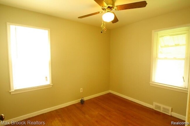 18451 Delaware Ave, Unit 09310 in Redford Township, MI - Building Photo - Building Photo