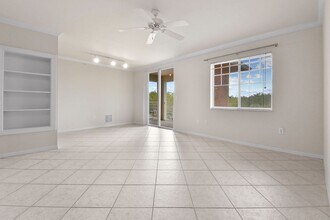 6556 Emerald Dunes Dr in Royal Palm Beach, FL - Building Photo - Building Photo