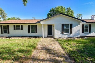 19022 Old Mueschke Rd, Unit A9 in Tomball, TX - Building Photo