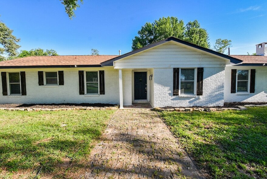 19022 Old Mueschke Rd, Unit A9 in Tomball, TX - Building Photo