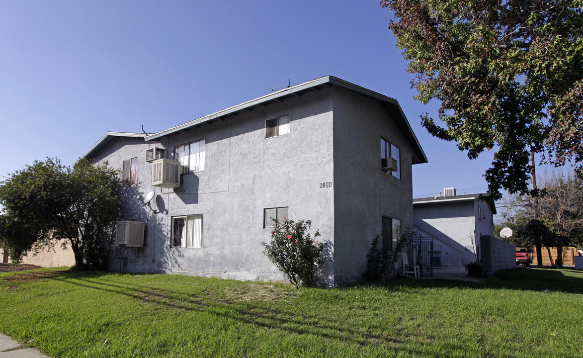 5194 San Bernardino St in Montclair, CA - Building Photo