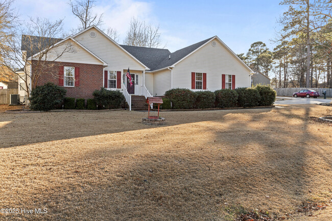 201 Dockside Dr in Jacksonville, NC - Building Photo - Building Photo