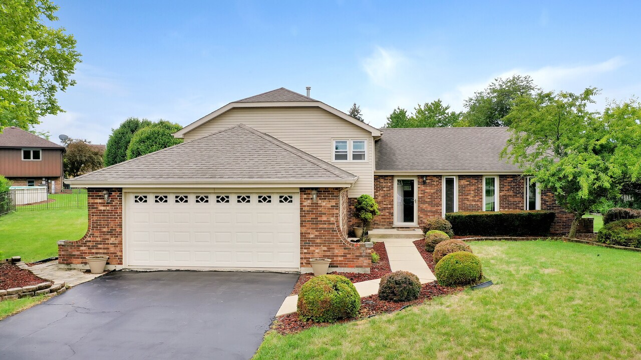 15630 Aris Ct in Orland Park, IL - Building Photo