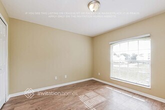 70 Crystal Dr in Debary, FL - Foto de edificio - Building Photo