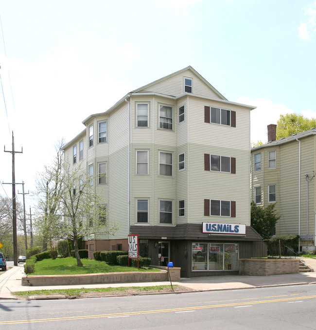 676 W Main St in New Britain, CT - Building Photo - Building Photo