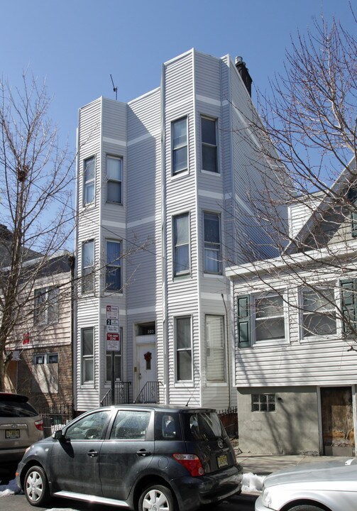 203 New York Ave in Jersey City, NJ - Building Photo