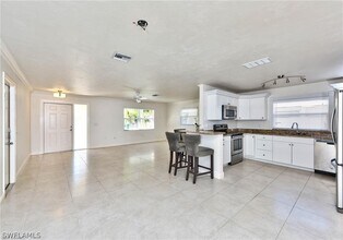 671 98th Ave N in Naples, FL - Building Photo - Building Photo