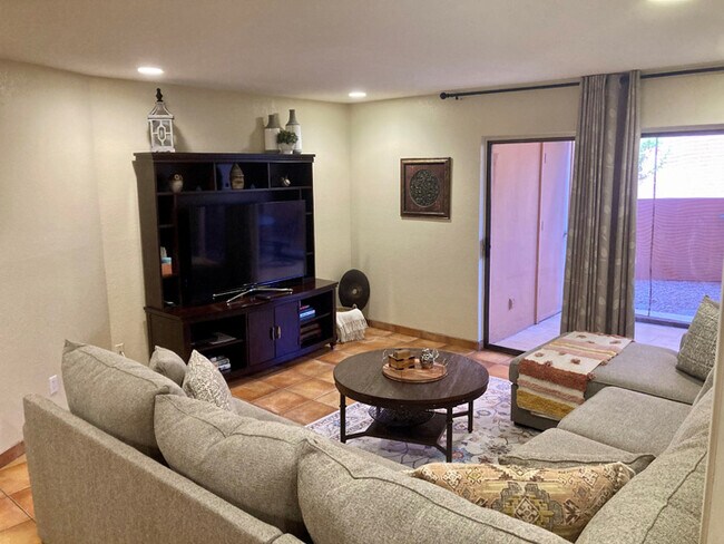 12212 N Paradise Village Pkwy W, Unit 121C