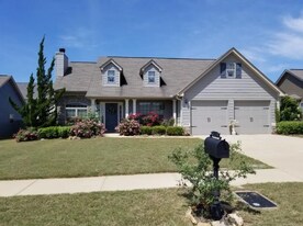 Cozy 3 bed, 2 bath home in Wyndham Gates! in Opelika, AL - Building Photo