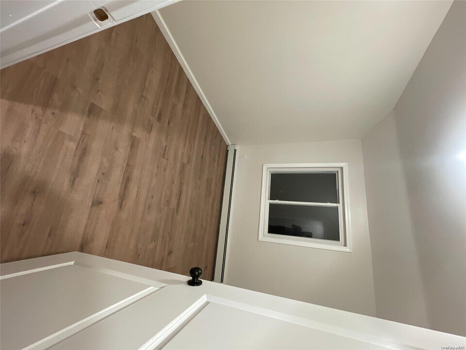 24607 137th Rd-Unit -Room#2 in Queens, NY - Building Photo