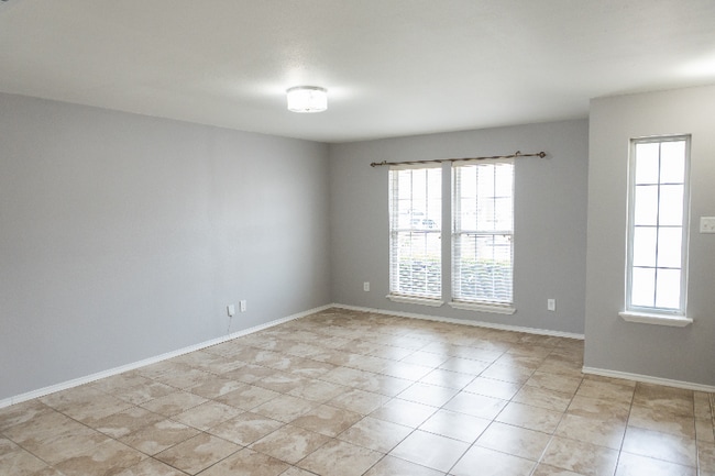 1002 Pleasant Valley Ln