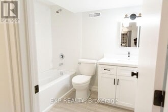 1046 Caven St in Mississauga, ON - Building Photo - Building Photo