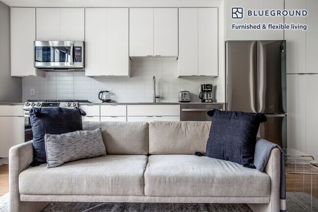 2210 Wisconsin Ave NW, Unit FL2-ID704 in Washington, DC - Building Photo - Building Photo