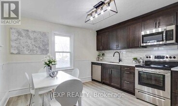 248 Verdun Rd in Oshawa, ON - Building Photo - Building Photo