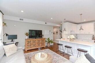 52 River St, Unit #7 in Boston, MA - Foto de edificio - Building Photo