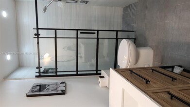 8620 SW 103rd St in Miami, FL - Foto de edificio - Building Photo