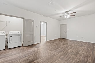 Springhill Apartments in Valdosta, GA - Foto de edificio - Interior Photo