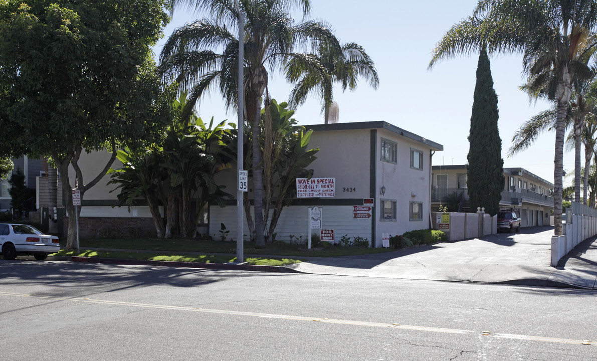 Palm Garden Apartments in Anaheim, CA - Foto de edificio