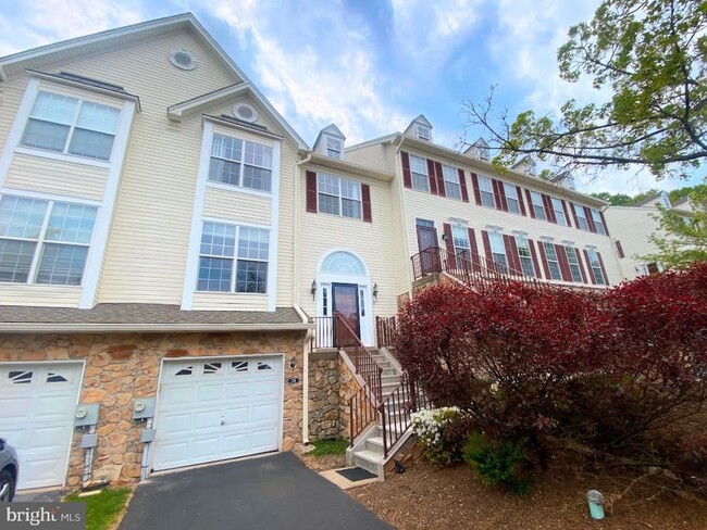 property at 174 Fringetree Dr