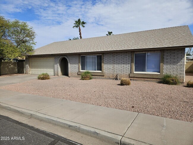 1560 W Keating Ave in Mesa, AZ - Building Photo - Building Photo