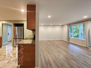 4985 Sunnyslope Rd SW in Port Orchard, WA - Building Photo - Building Photo