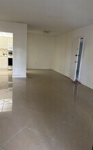 10411 N Kendall Dr in Miami, FL - Building Photo - Building Photo