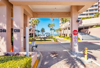 Crescent Beach Club in Clearwater, FL - Foto de edificio - Building Photo