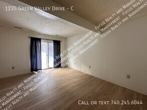 1235 Green Valley Dr in Heath, OH - Building Photo - Building Photo