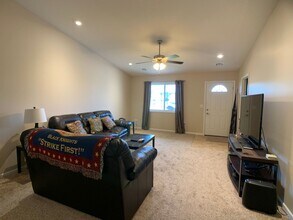 520 Highland Grove Dr in Manhattan, KS - Building Photo - Building Photo