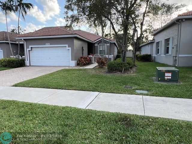 2470 Aragon Blvd in Sunrise, FL - Building Photo