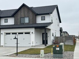 1312 Fozzie Ln in Belgrade, MT - Building Photo