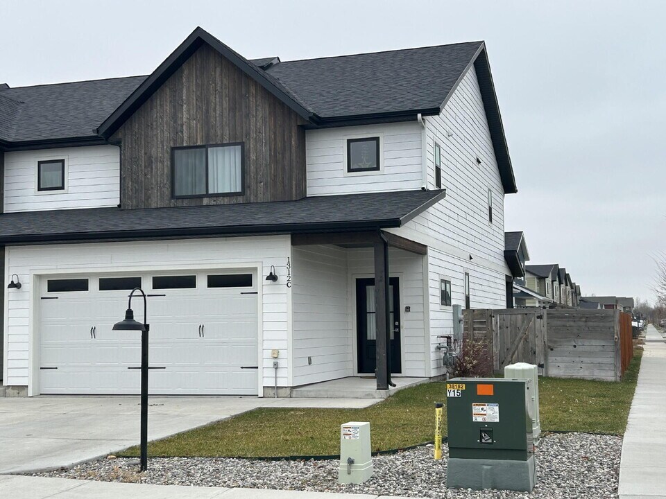 1312 Fozzie Ln in Belgrade, MT - Building Photo