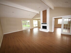 6826 Addicks Clodine Rd in Houston, TX - Building Photo - Building Photo