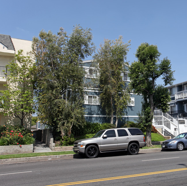 7443-7447 Haskell Ave in Van Nuys, CA - Foto de edificio - Building Photo