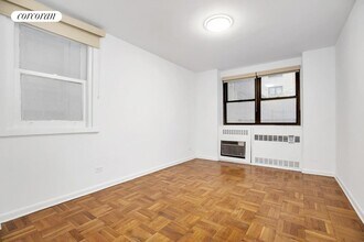 315 E 72nd St in New York, NY - Foto de edificio - Building Photo