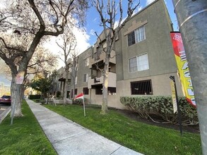 2908 W. Victory in Burbank, CA - Foto de edificio - Building Photo