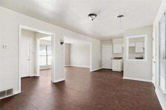 8108 Redwood Dr in Benbrook, TX - Building Photo - Building Photo