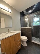 3- 22 Virginia Dr in Fair Lawn, NJ - Foto de edificio - Building Photo