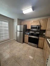 210 E Del Mar Blvd in Laredo, TX - Building Photo - Building Photo