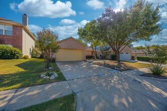 10008 Chapel Rock Dr in Fort Worth, TX - Building Photo - Building Photo