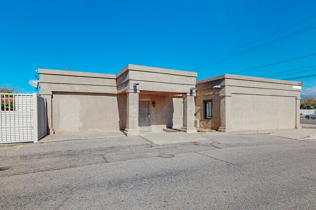 5717 Edith Blvd NE in Albuquerque, NM - Building Photo - Building Photo