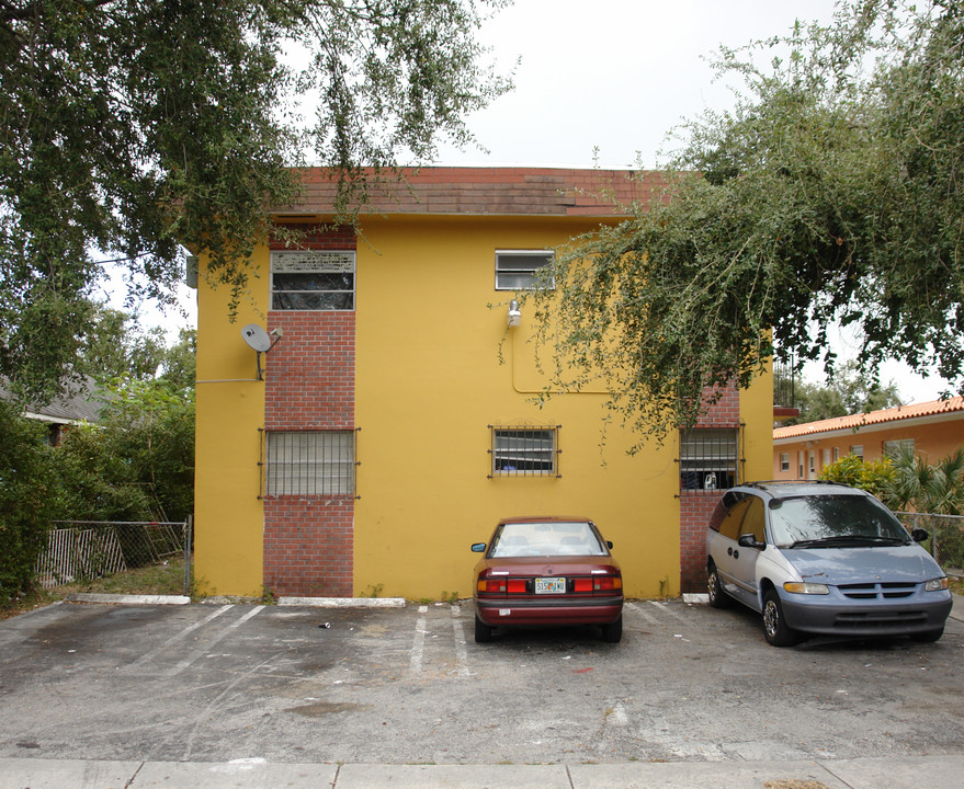 51 NW 17th Pl in Miami, FL - Building Photo