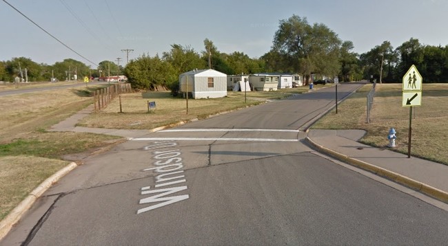 1800 Windsor in Newton, KS - Foto de edificio - Building Photo