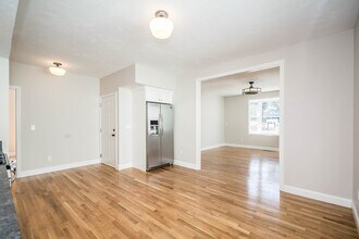 75 Summer St, Unit 1 in Medford, MA - Building Photo - Building Photo