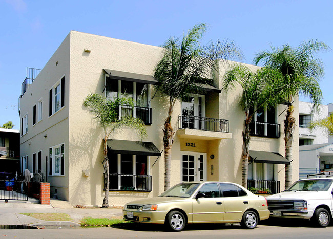 1221 E 6th St in Long Beach, CA - Building Photo - Building Photo