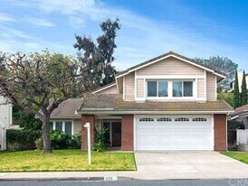 220 Via Tavira in Encinitas, CA - Building Photo