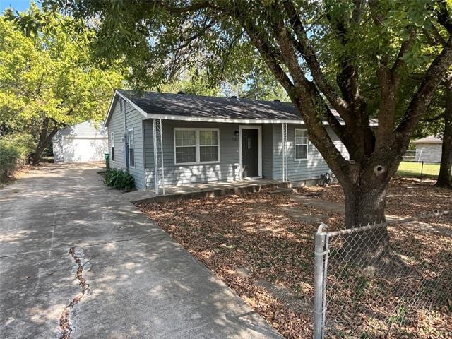 712 Dewberry St in Wilmer, TX - Building Photo - Building Photo
